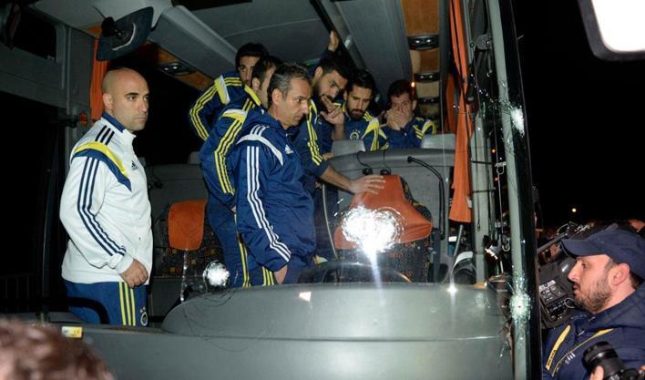 Fenerbahçe otobüsüne saldırı dosyasında yeni gelişme! Bakan Gürlek duyurdu: 5 şüpheliye operasyon