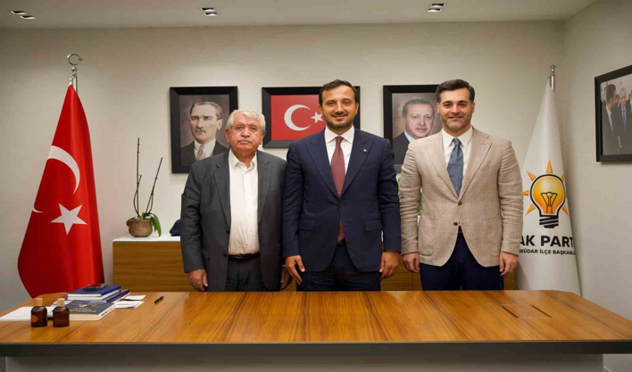 Üsküdar'da 4 CHP'li meclis üyesi AK Parti'ye katıldı