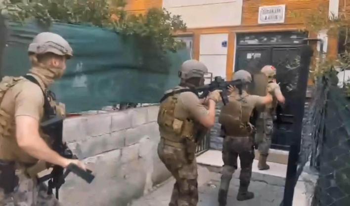 DEAŞ'ın para kaynağına darbe! 6,5 kilo altın ve milyonlarla enselendiler