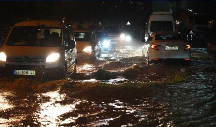 İstanbul'da sağanak can aldı: Elektrik akımına kapılan çocuk hayatını kaybetti