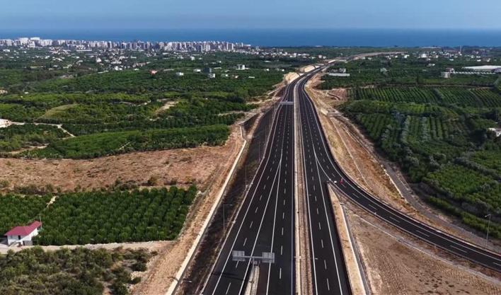 2,5 saatlik yol 18 dakikaya düşüyor! Bakan Uraloğlu tarih verdi: Çeşmeli-Kızkalesi Otoyolu'nu açıyoruz