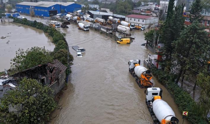 İstanbul'da 84 yılın en şiddetli yağışı sonrası harekete geçildi: Esnafa can suyu olacak