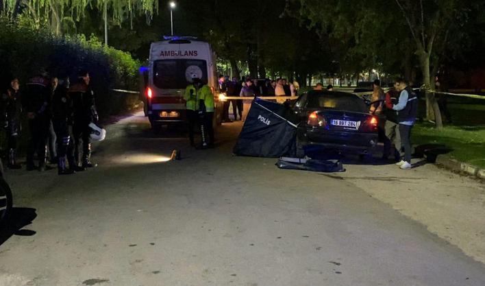 17 ya&amp;#x15F;&amp;#x131;ndaki gen&amp;#xE7; otomobilin alt&amp;#x131;nda kald&amp;#x131;: Annesin