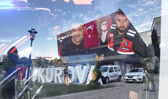 Çukurova Belediyesi soruşturmasında mevcut başkan Emrah Kozay dahil 34 şüpheli tutuklandı