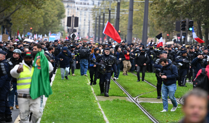 Paris'te öfke dinmiyor, sokaklar savaş alanı! Bin kişi gözaltında