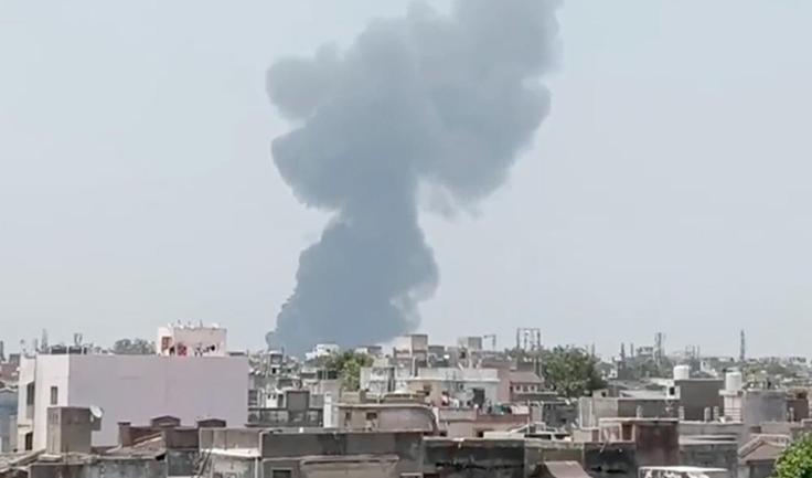 Hindistan'da yolcu uçağı düştü: Ölü ve yaralılar var