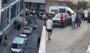Küçükçekmece'de silahlı kavgada yoldan geçen 2 kişi yaralandı